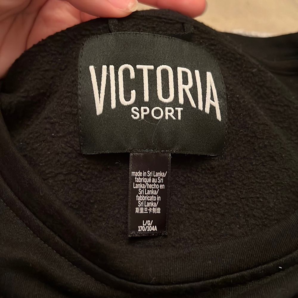 I am selling a victoria secret sport long sleeve size Large